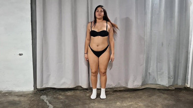 SugarPose: Chloe Melantun Dalam Seluar Dalamnya