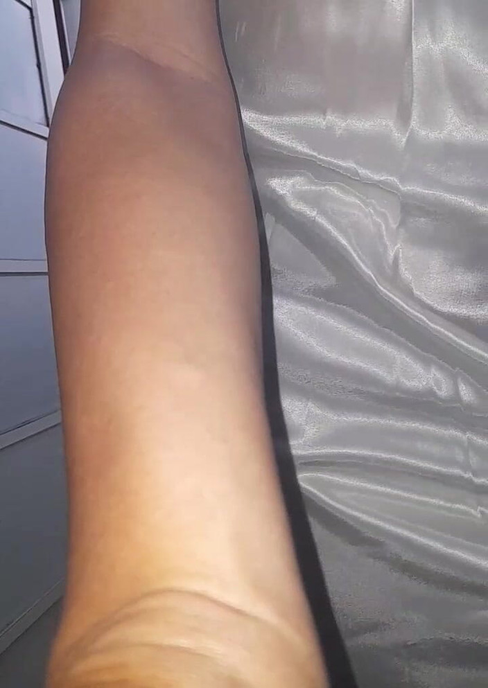 Naomisinka: 缎面白色长内衣恋物癖暨