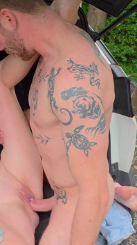 MILF Mackenzie Page Se Pierde Y Recibe Ayuda De Lucas Helminnaar
