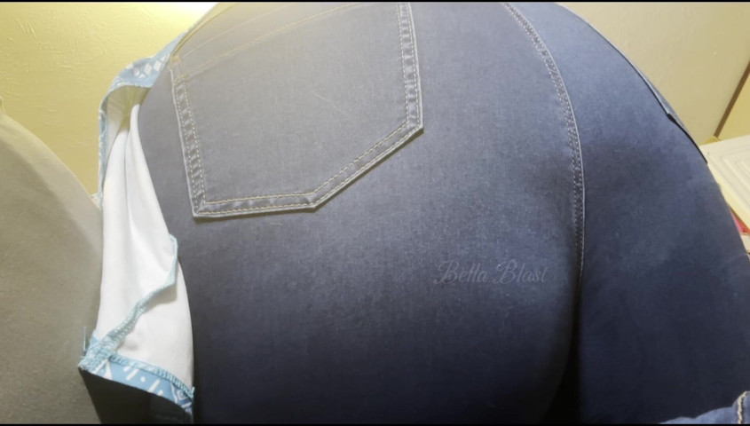 Leggings Vs Jean Farts the Ultimate Jean and Legging Fart Showdown (BBW FART Queen: Bella Blast)
