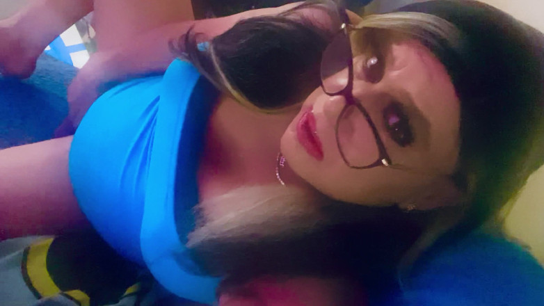 Krissy Sweets: Krissy Sweets mengusap zakarnya
