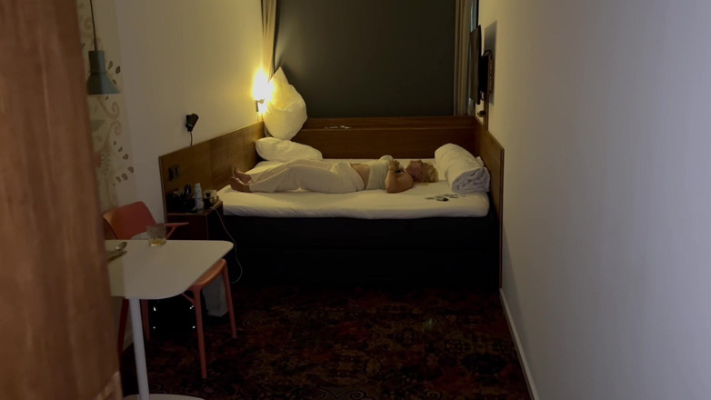 Bonieclydeerotik: Satisfaction Dans La Chambre D’hôtel Avant De Baiser, Elle L’obtient...