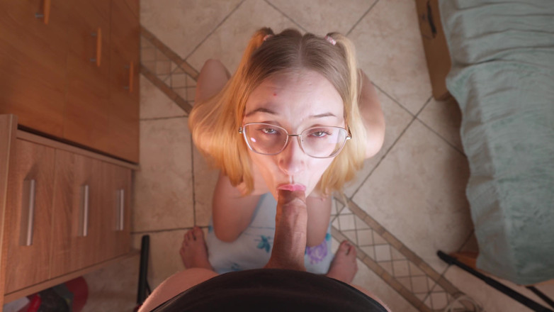 DreamFoxy: POV Cô ấy thích bú của tôi và có được một khuôn...