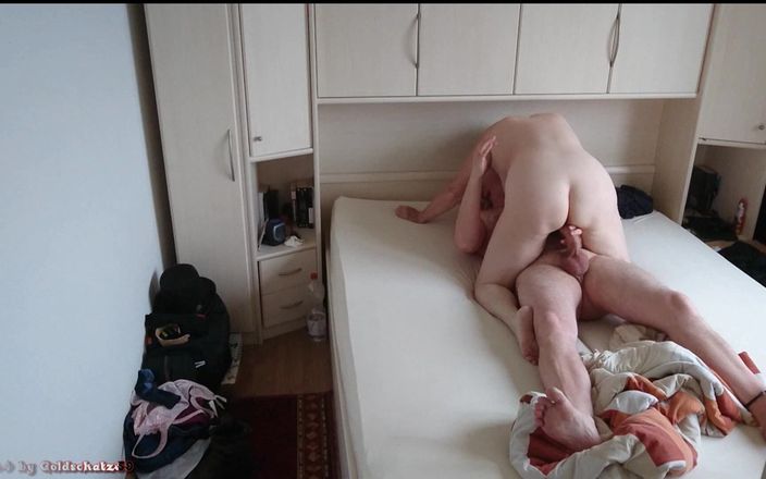 Goldschatz59: Een hete rit met een nylonjunge