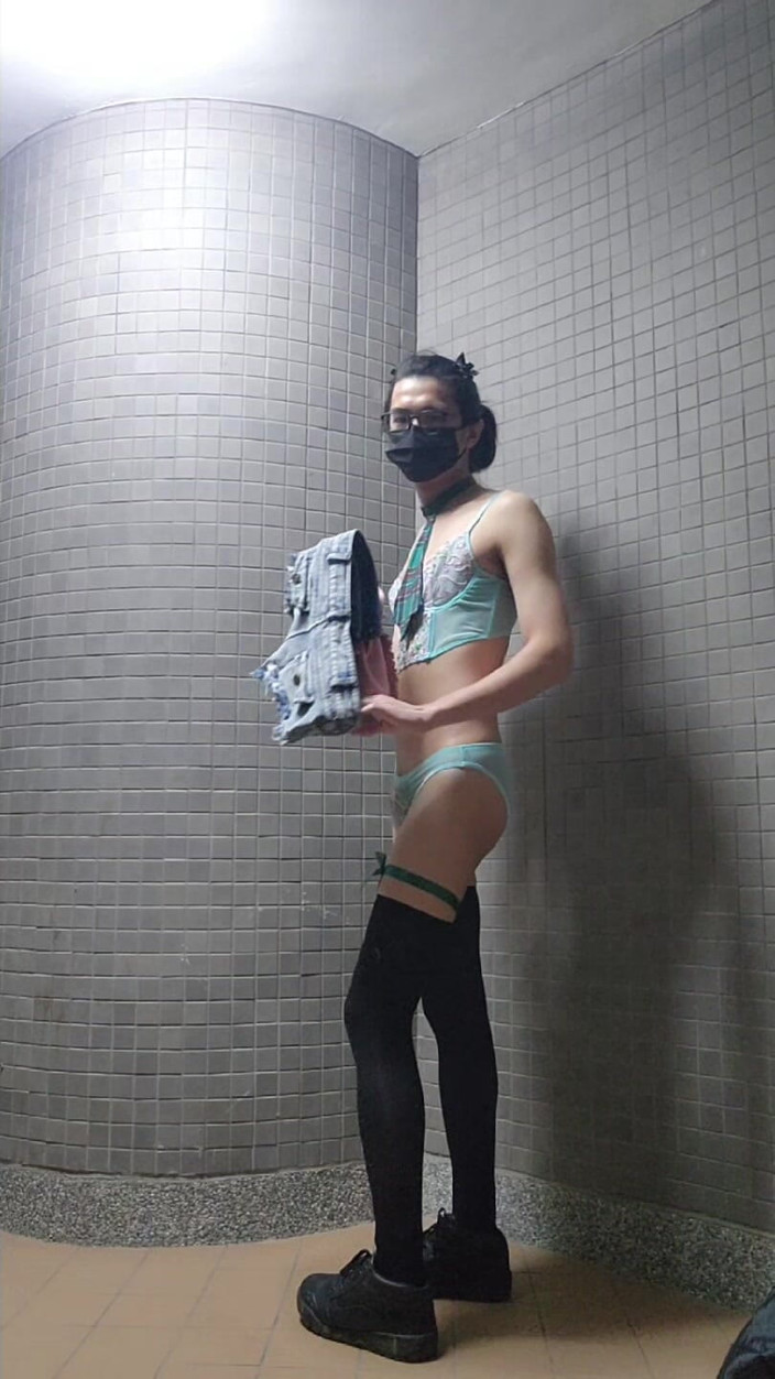 NotAFuta: Zelené spodní prádlo na parkovišti je šílené