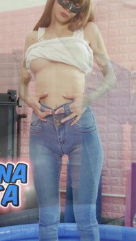 Perfect Thigh Gap Skinny Model Wet Jeans Puffy Cameltoe Round Butt!