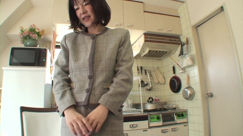 Asiatiques: Asian milf does her csting for bigrolle