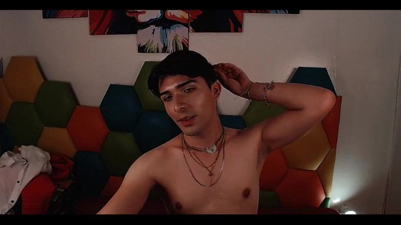 Diego_latinboy: I Like to Undress Very Sensually on Camera for Stepdaddy