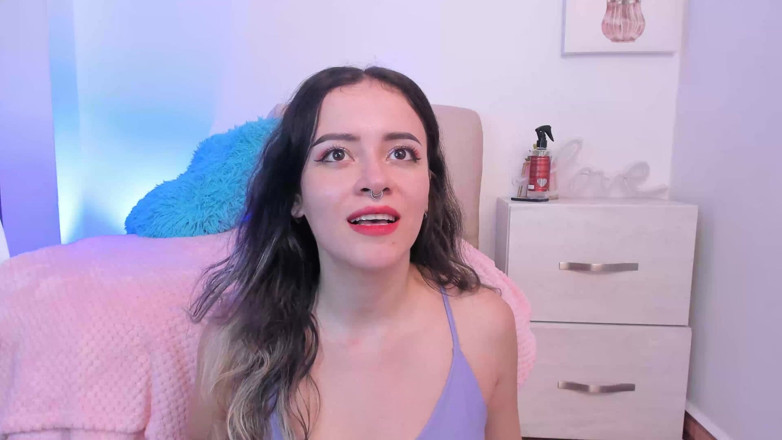 Yame Chike: Blonda sexy vrea doar să facă sex cu tipi în camera...