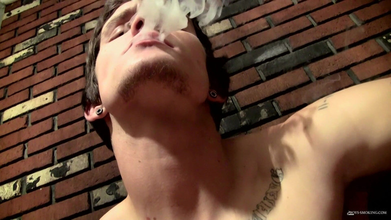 Boys Smoking: Lex Fuma davanti al camino