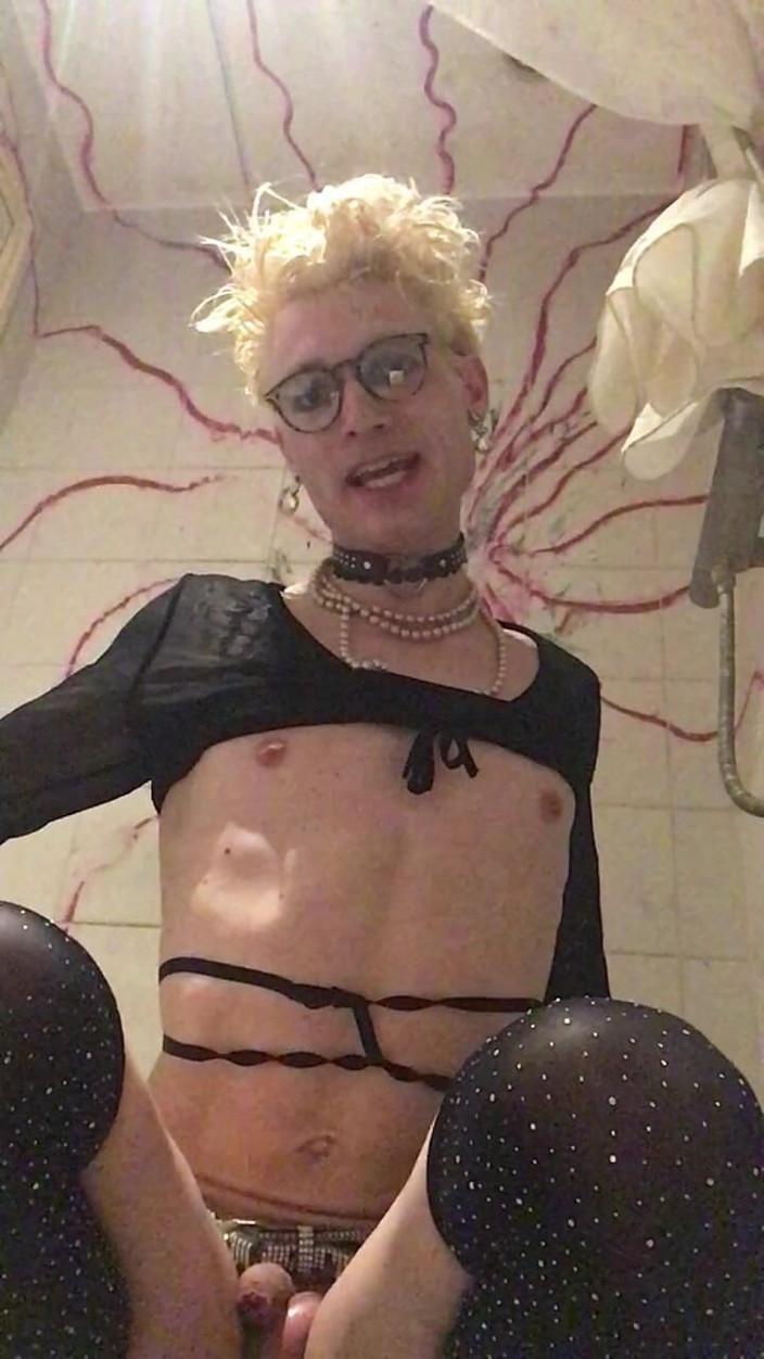 Sissy Cindy Slut: Débil sumisa mariquita Jes Brinch expuesta