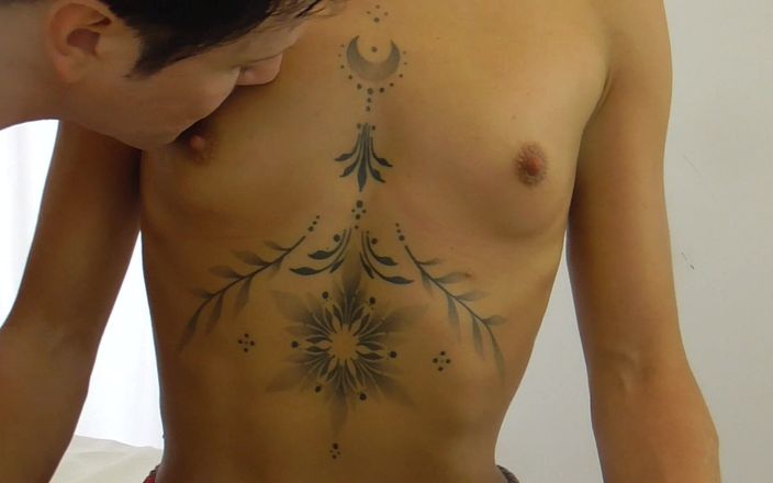 Solo Austria: Small Tits Worship Shirley
