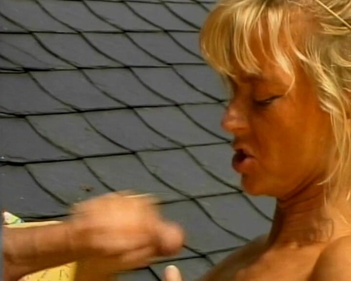 BB Video - Old School: Německá MILF amatérka šuká venku s velkými přírodními kozami Blondýna