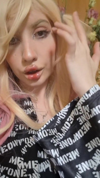 Sweet Teen Elza Kom