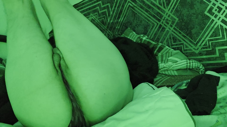 Nalekhome: Yumurtalarını eziyor ve prostatına masaj yapıyor