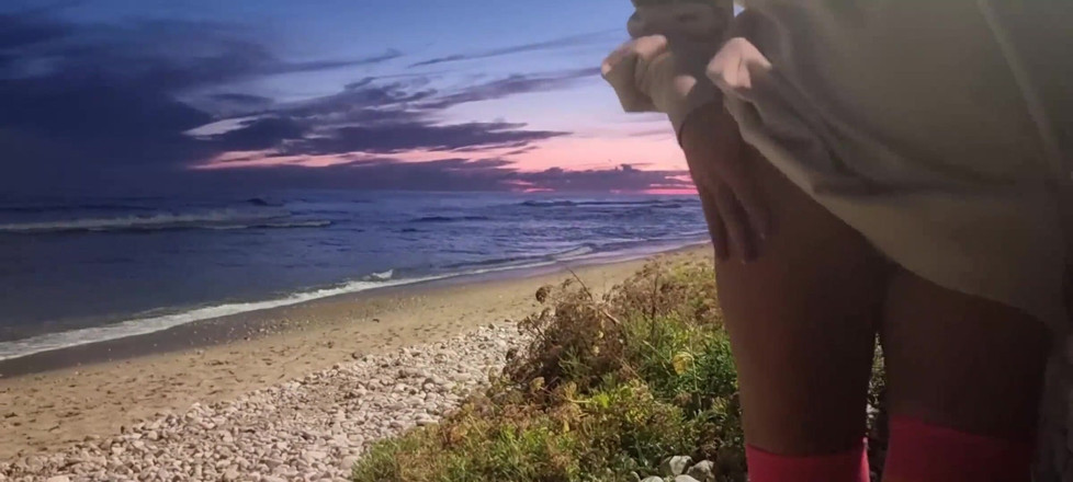 TheloveStory: Melancap Pepek Sehingga Orgasme Di Hotel