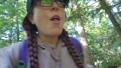 Nerdy_faery: Yürüyüşçü bir kütüğe işiyor