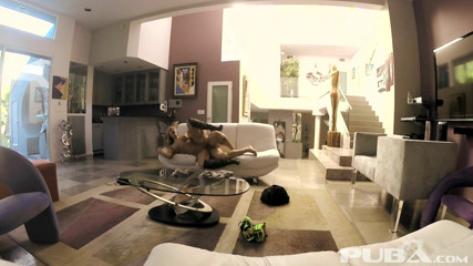 PUBA: Camera betrapt op neuken met Olivia en Derrick