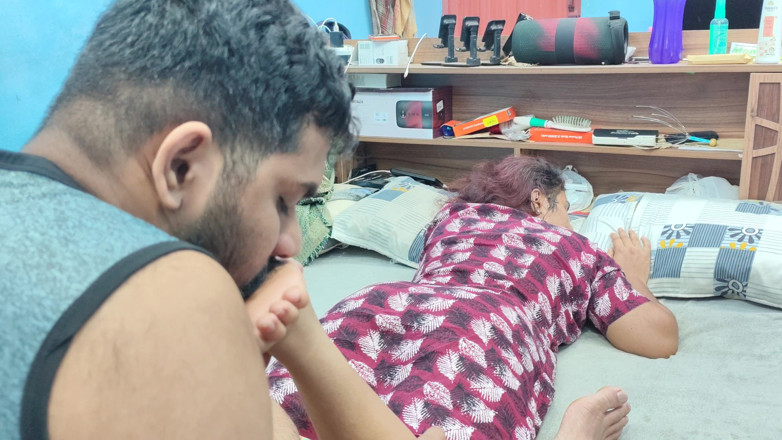 Vaishnavysharunraj: เลียเท้าโรแมนติก