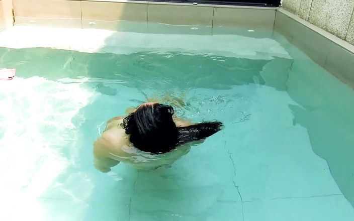 6-movies: Mädchen mit dicken titten im pool