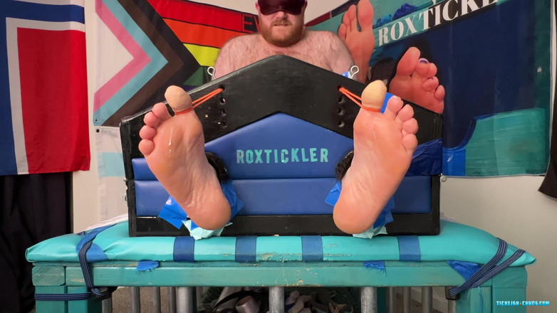 Ticklish Chubs: बालों वाली रयान को अच्छी गुदगुदी मिलती है