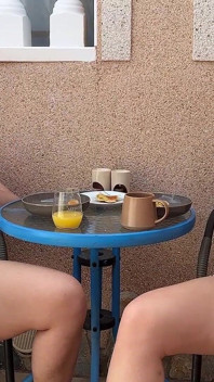 Vychutnejte si francouzskou a španělskou snídani s Emma C a Sheryl X