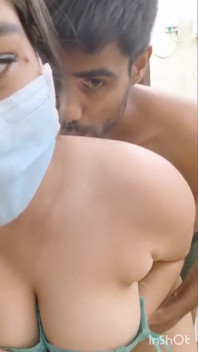 아파트에서 아름다운 인도 여성의 풍성한 보지와 하드코어 섹스