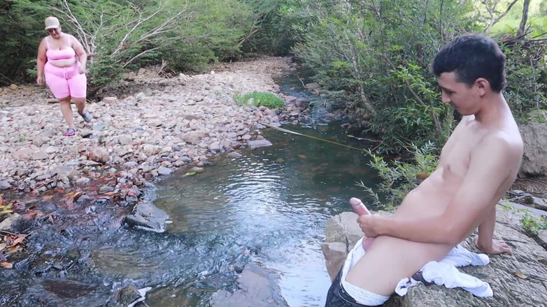 Lexly_16: Sug un străin în aer liber cu o încărcătură mare de spermă