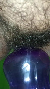 Bouteille dans la chatte