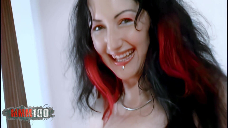 MMM100: Pornostar brünette mit dicken titten ana Martin zieht die kleidung...