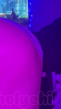 ฉันรอไม่ไหวที่จะโชว์ของเล่นใหม่ๆ ให้พวกเธอดู