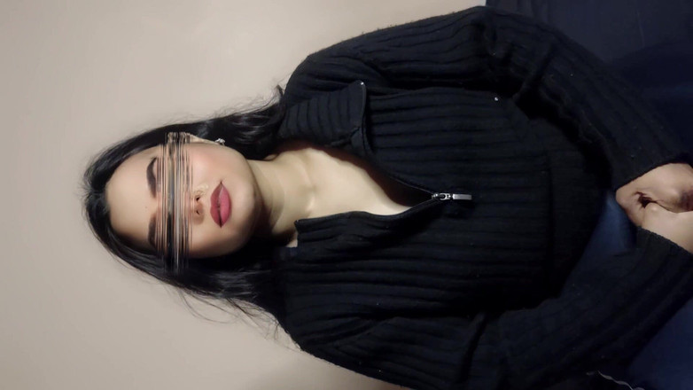 Faryal: 인도 교수 따먹기 18+ 여대생