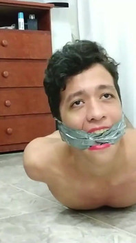 Pojďme si zahrát hru bondage s perverzními bondage hračkami naší macechy!
