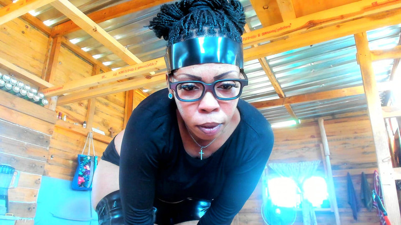 AnalEbony: Rollenspiel, alien-Frau mit dickem Arsch landet auf der Erde ...