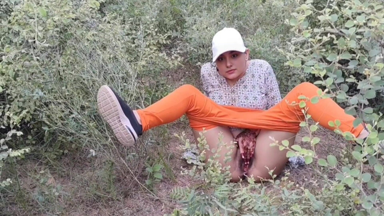 Khushboobhabi: Gadis ini datang untuk jalan-jalan, cowok ini mencium mulut gadis...
