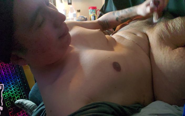 Lymph Guy: 残疾拉丁男孩在他的嘴里射精