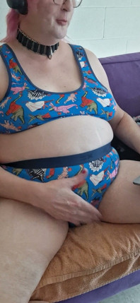 La Ragazza Dinosauro Ha Nuova Biancheria Intima!