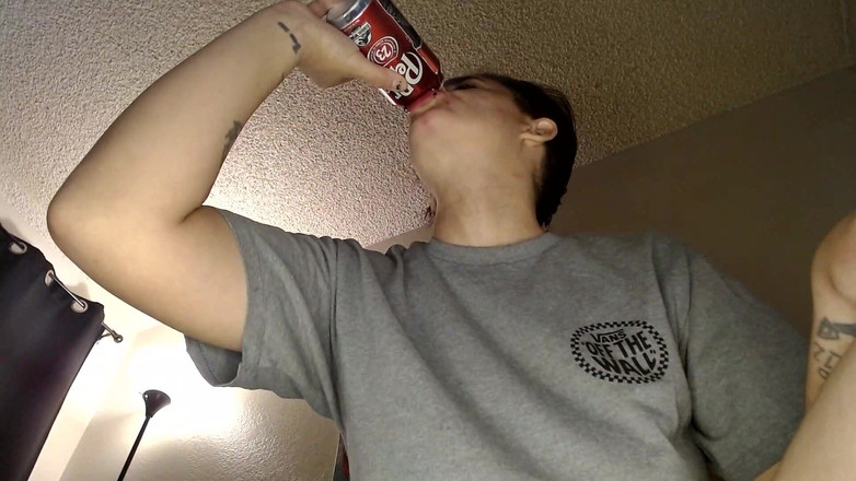 Abby Anna: Dr. P Soda oprispende luide burps