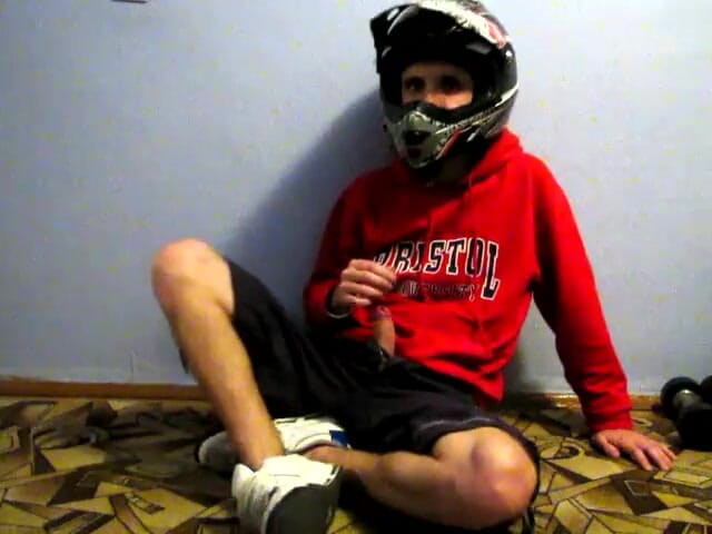 Sneakersmax98: di helmku