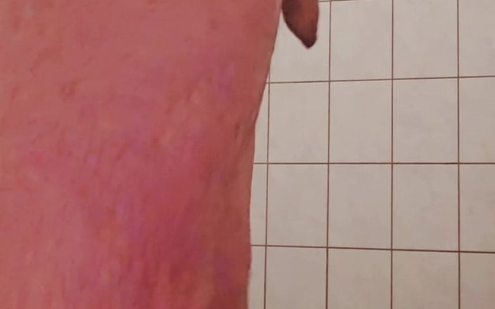 Sissi: Un ragazzo sexy sissy nella doccia