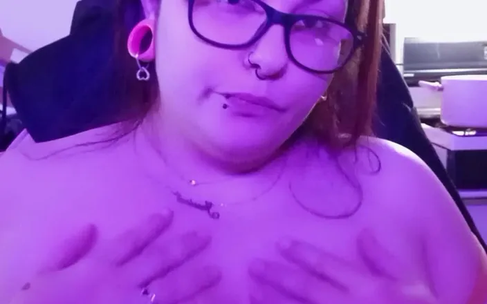 Kittyy Khaos: Huge Tits