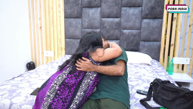 Porn India Studio: Osamělá sexy holka tvrdě šuká s cizincem