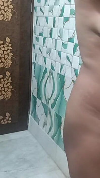Szwagierka z wioski Desi uprawia dobry seks w łazience