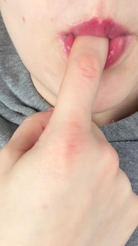 Horny Teen Girl Masturbates in Car
