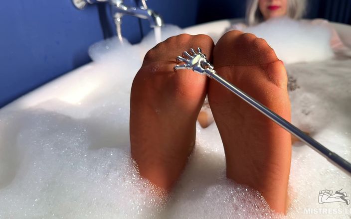 Mistress Legs: Scratching Mistress's Nylon Feet with a Scratcher in a Foam...