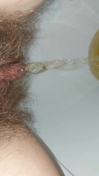 Волосатая Киска Писает