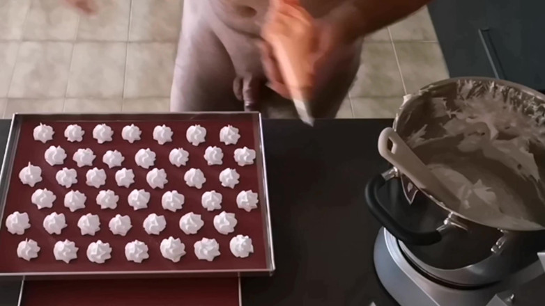 Cicci77: Cicci77 prepares the meringues, but first makes Pedro cum again...