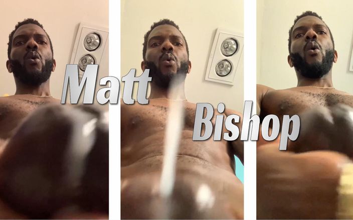 Matt Bishop jerks off to you: 马特·毕晓普在淋浴外撸管并射在你脸上！！3次！！