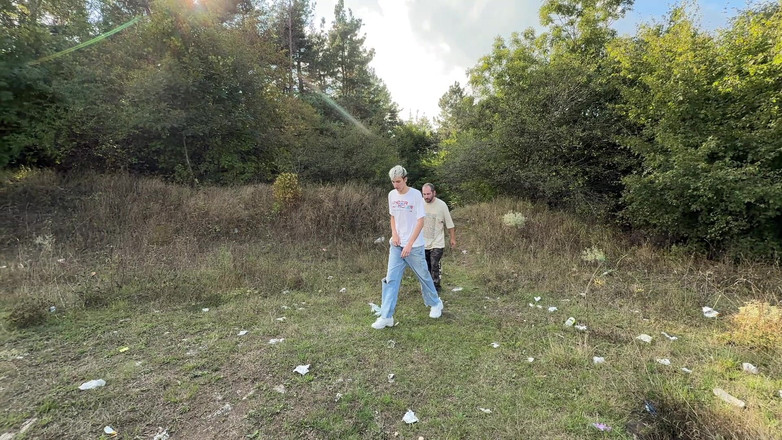 Sandro Jenner: 継父は車の中でかわいいイケメンを犯し、顔に射精した