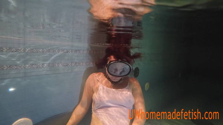 UW Homemade Fetish: Masturbação na piscina ficou ruim debaixo d'água